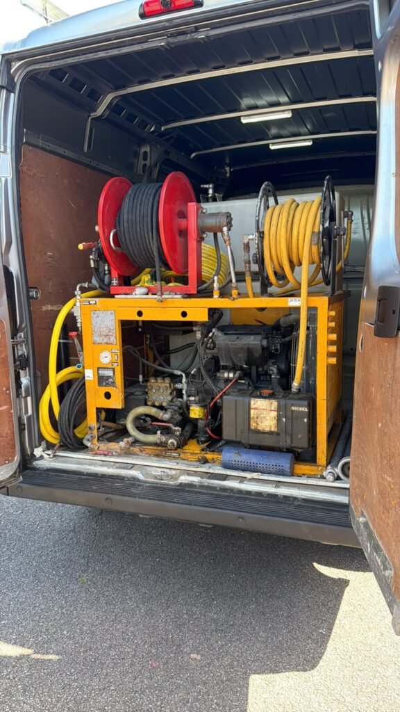 Van-mounted drain jetting unit