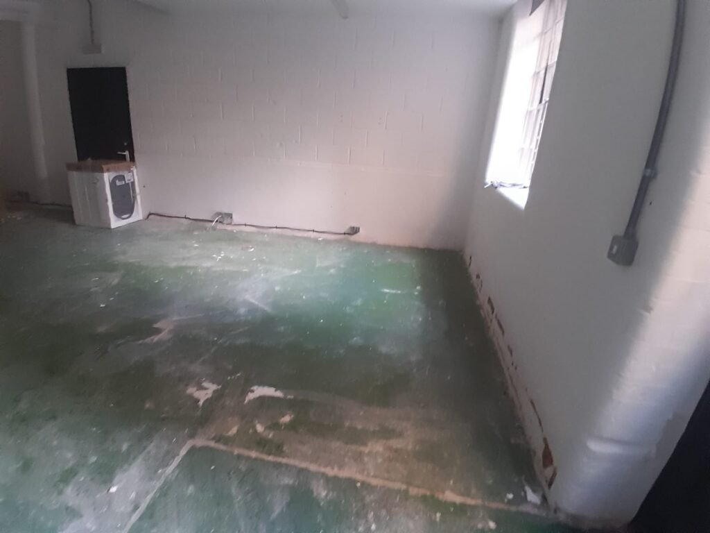 Empty room after a full clearance